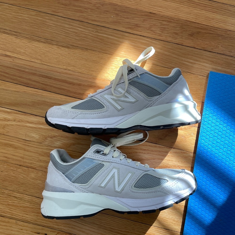 New balance 990v5 7.5 in nimbus cloud
